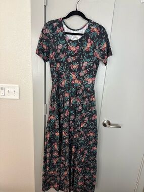 Floral Short-Sleeve Maxi Dress in Dark Green with Pink Blooms